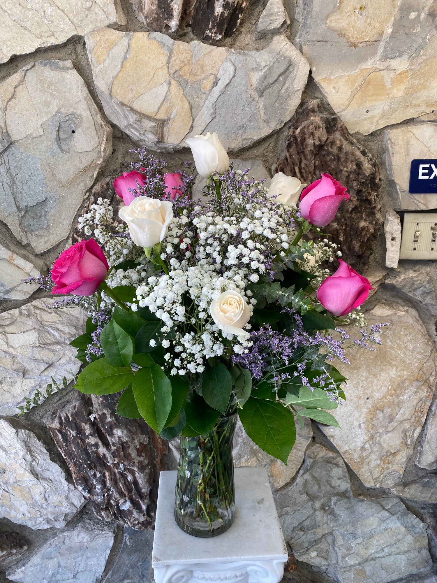 1 Dz White & Pink Roses in Vase (R023)