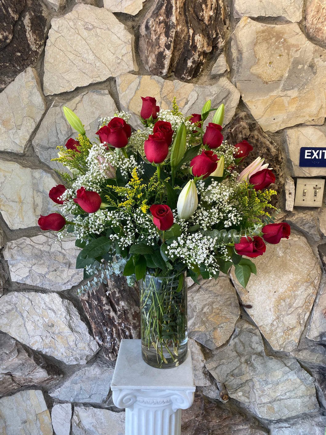 Roses & Lilies in Vase (R019)